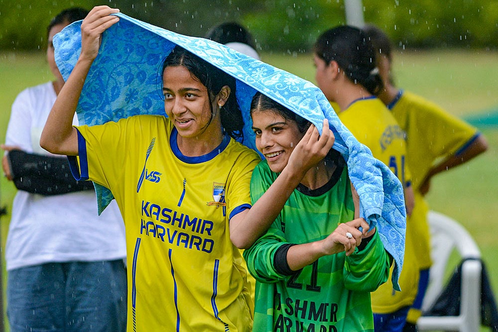 Weather: Rain in Srinagar