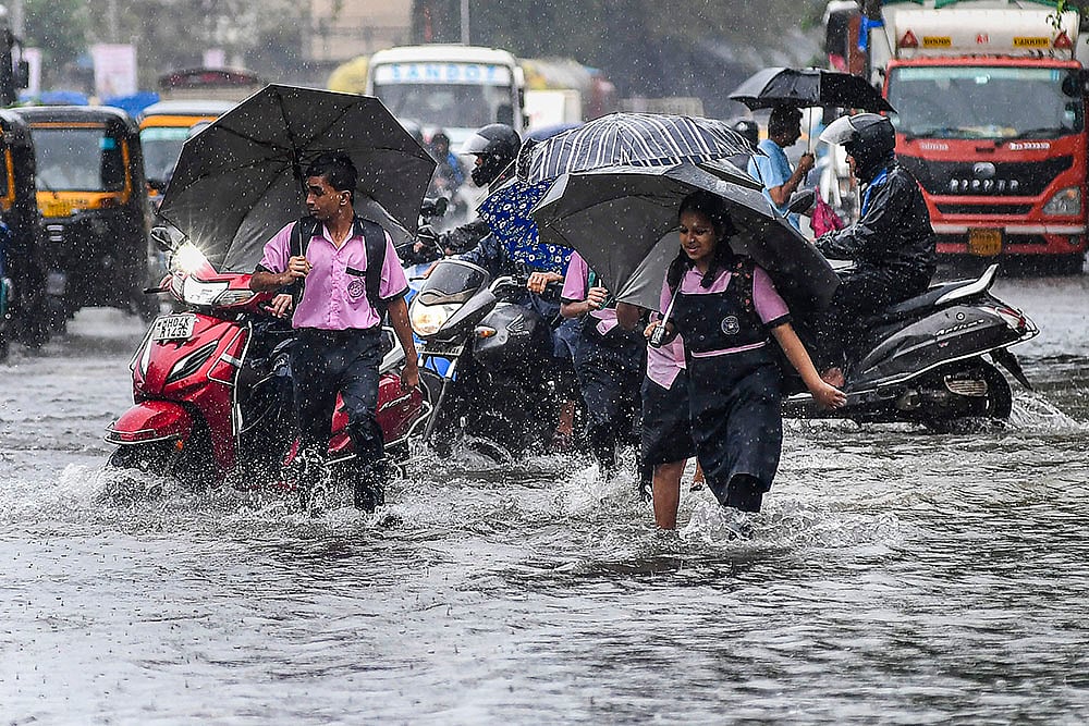 Mumbai Monsoon Weather Rain and waterlogging photos_