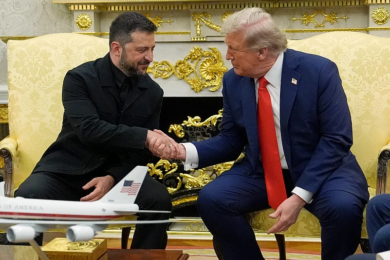 Trump Says Its Too Early To Discuss Tomahawk Missiles In Talks with Zelenskyy