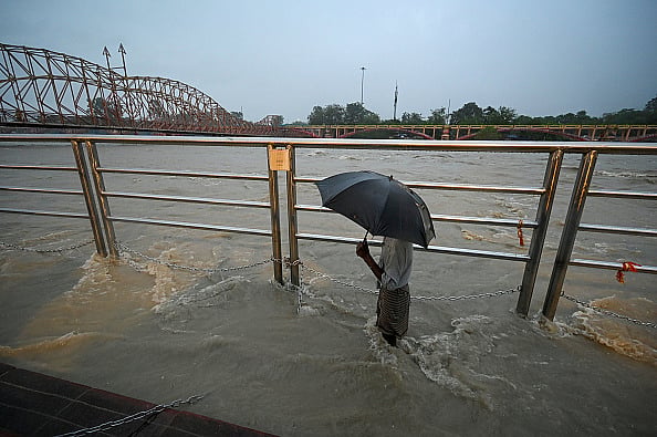 Getty Images : The water level, already 10 cm above the warning level, is still rising. 