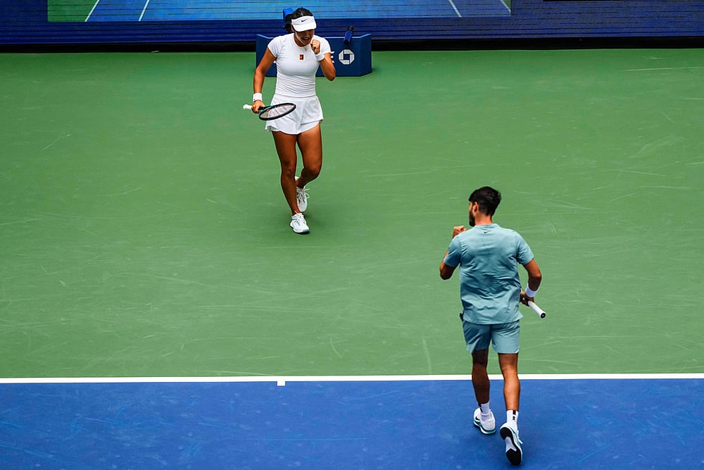 US Open 2025 Mixed Doubles Jack Draper and Jessica Pegula vs Emma Raducanu and Carlos Alcaraz_4
