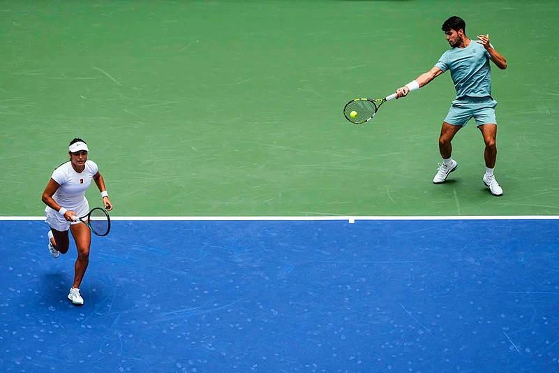 US Open 2025 Mixed Doubles Jack Draper and Jessica Pegula vs Emma Raducanu and Carlos Alcaraz_5