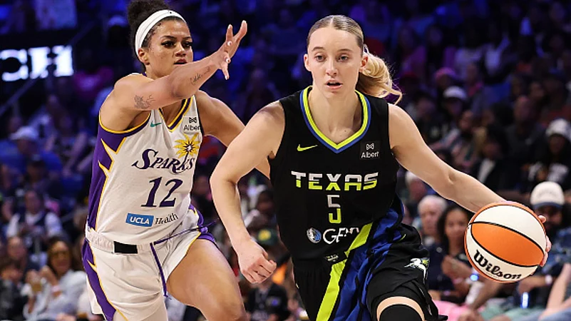 Paige Bueckers breaks rookie record