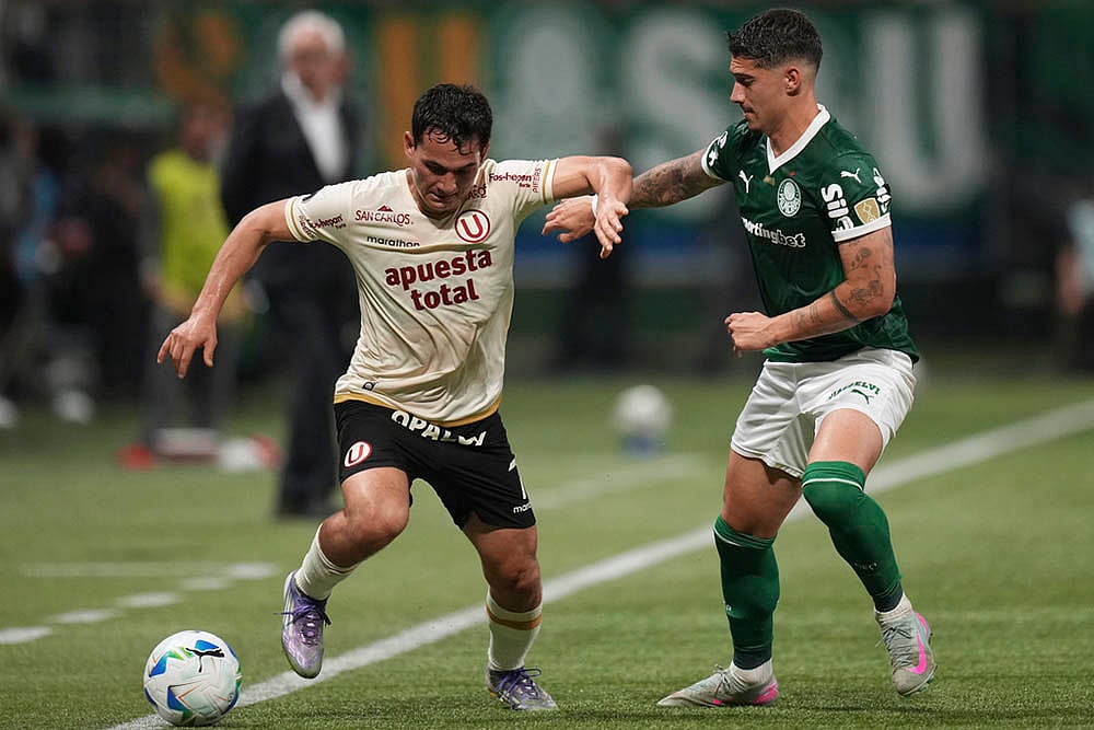Copa Libertadores 2025 Soccer Perus Universitario de Deportes Vs Brazils Palmeiras_Jairo Velez
