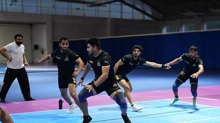 Coach Manpreet Singh closely monitors Haryana Steelers
’s raiding strategies as they aim to defend their PKL trophy. - Haryana Steelers