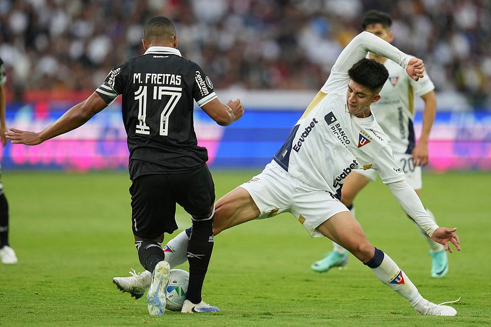 Copa Libertadores 2025 Soccer Brazils Botafogo Vs Ecuadors Liga Deportiva Universitaria_3