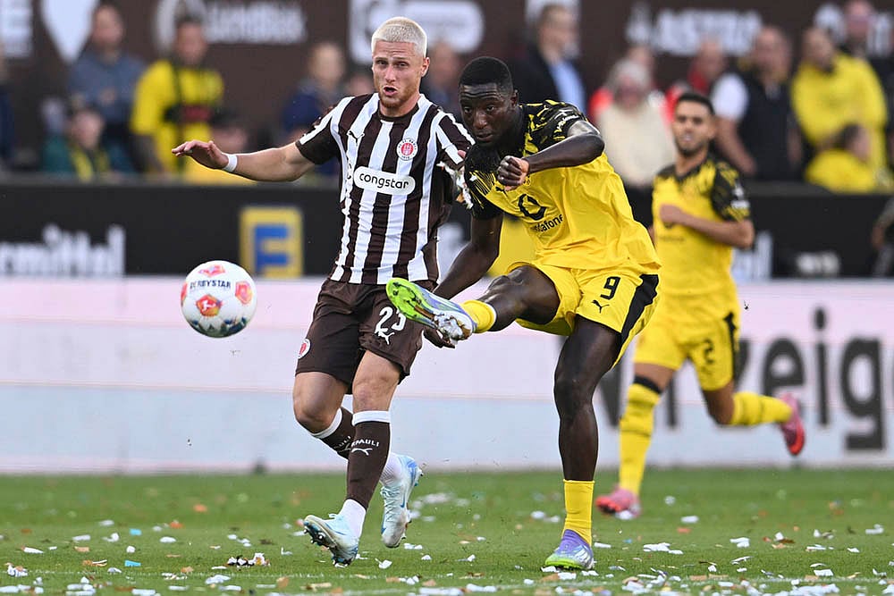 Bundesliga 2025-26 St. Pauli vs Borussia Dortmund soccer match_Louis Oppie