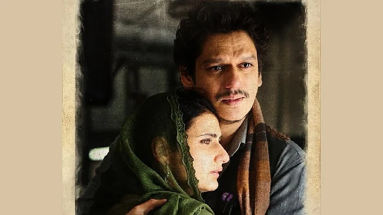 Fatima Sana Shaikh-Vijay Varma starrer Gustaakh Ishq teaser out - IMDb