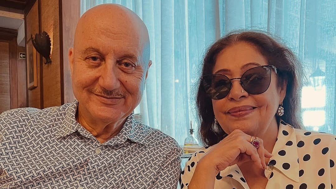 Instagram/Anupam Kher : Anupam Kher and Kirron Kher wish each other on 40th wedding anniversary
