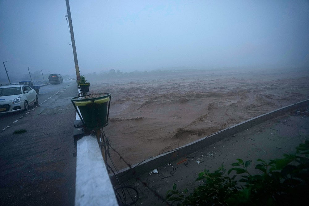 Jammu & Kashmir weather, Landslide and floods after rains_