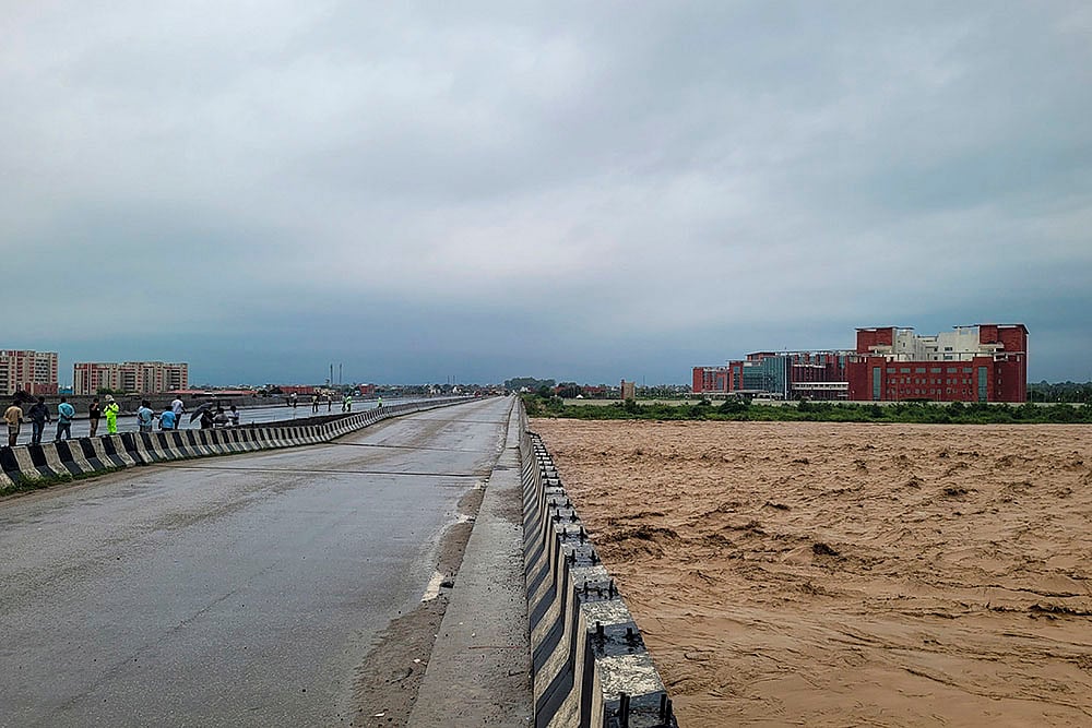 Jammu & Kashmir weather, Landslide and floods after rains_Jammu-Pathankot NH