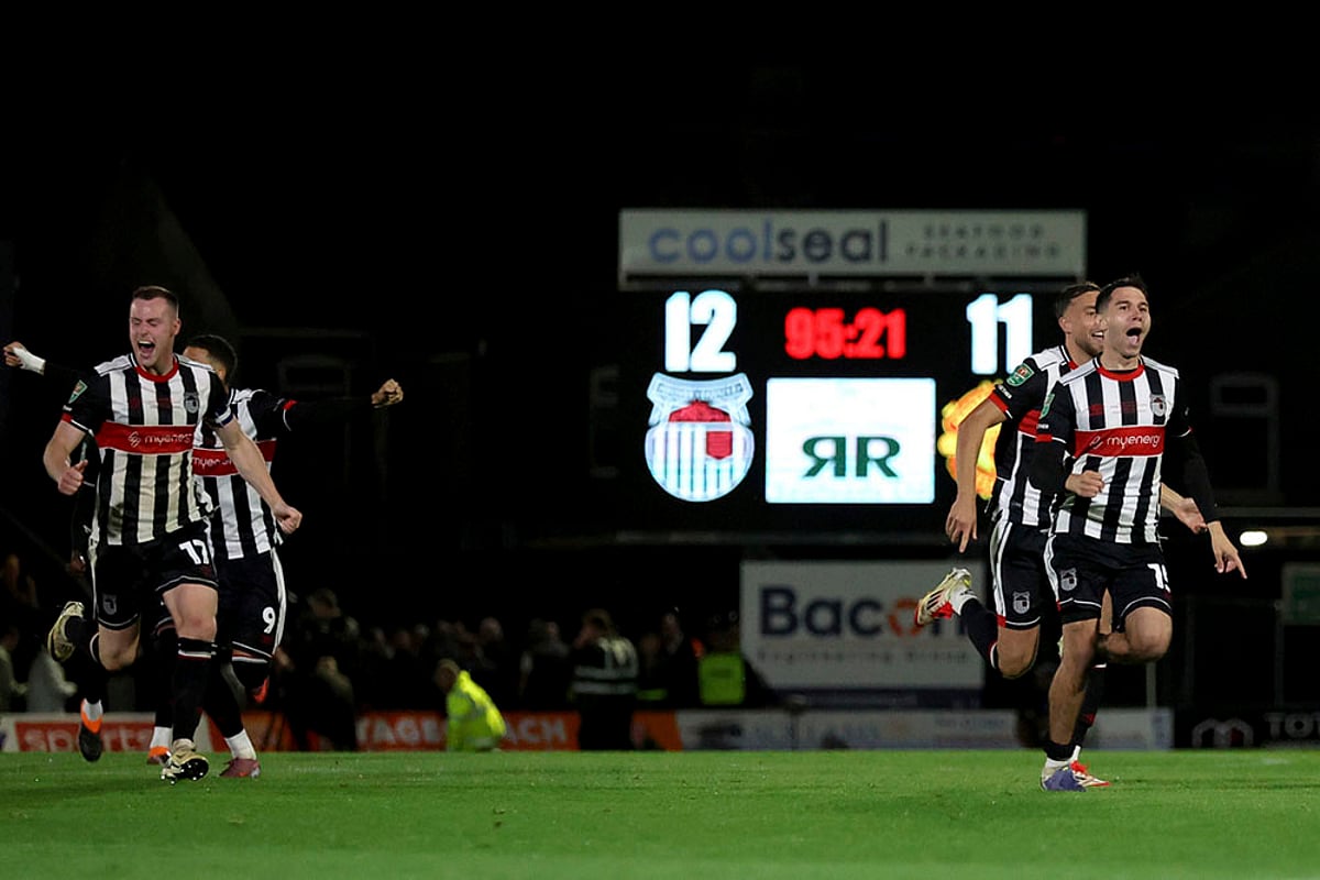 EFL Cup 2025-26 Round 2 soccer match Grimsby Town vs Manchester United_1
