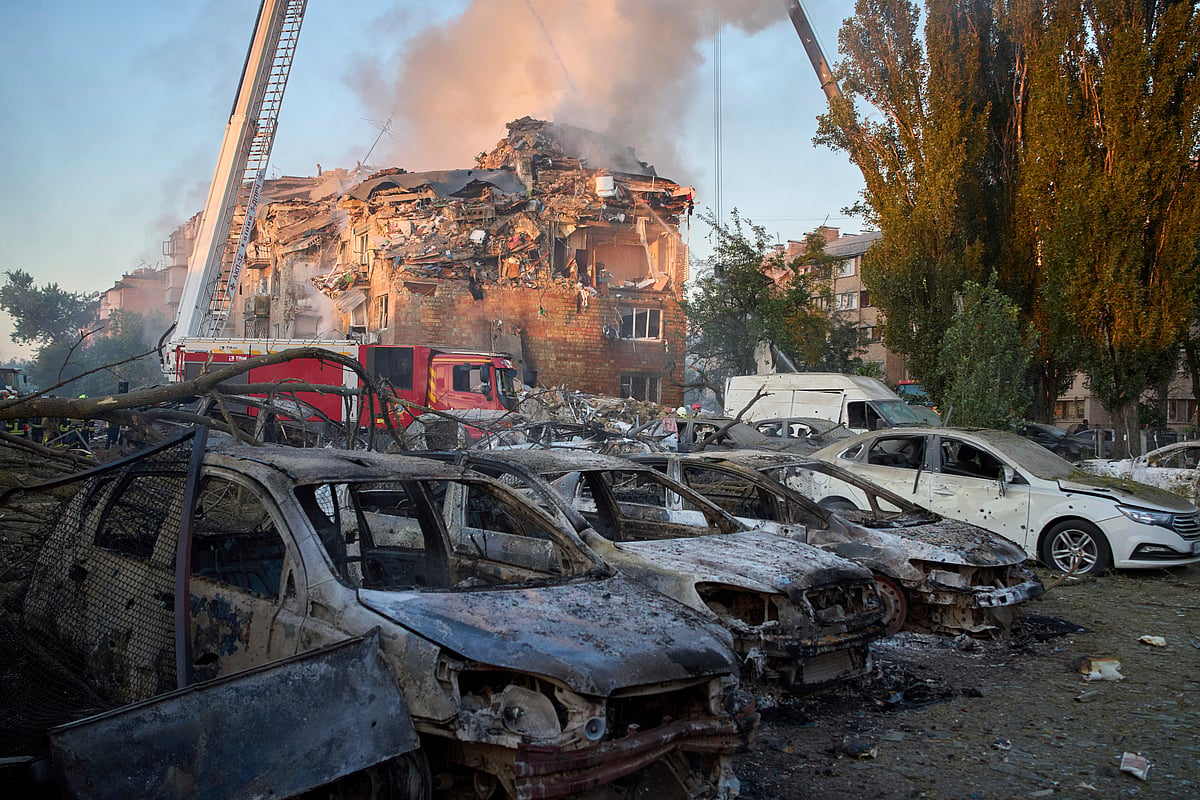 AP/Efrem Lukatsky : Cars are seen damaged in front of a destroyed residential building after a Russian missile attack in Kyiv, Ukraine, Thursday, Aug. 28, 2025.