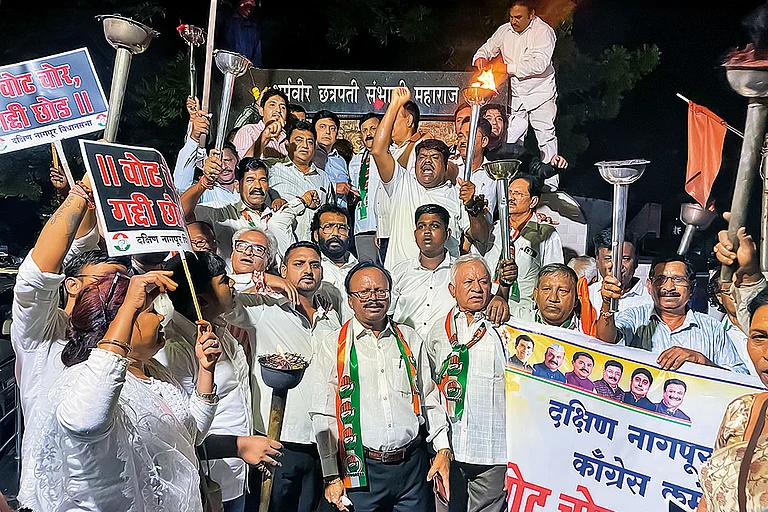 Seeking Fair Play: Congress workers stage a protest in Nagpur against vote theft - | Photo: Special Arrangement