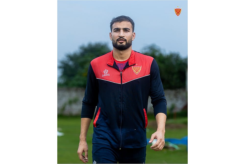 MVP mode ON. Captain Ashu Malik repping the fresh Dabang travel look!