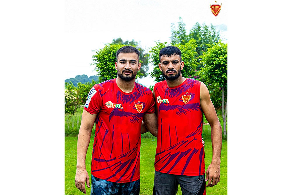 Captain & Comrade. Ashu Malik and Neeraj Narwal - the Dabang duo in training mode!