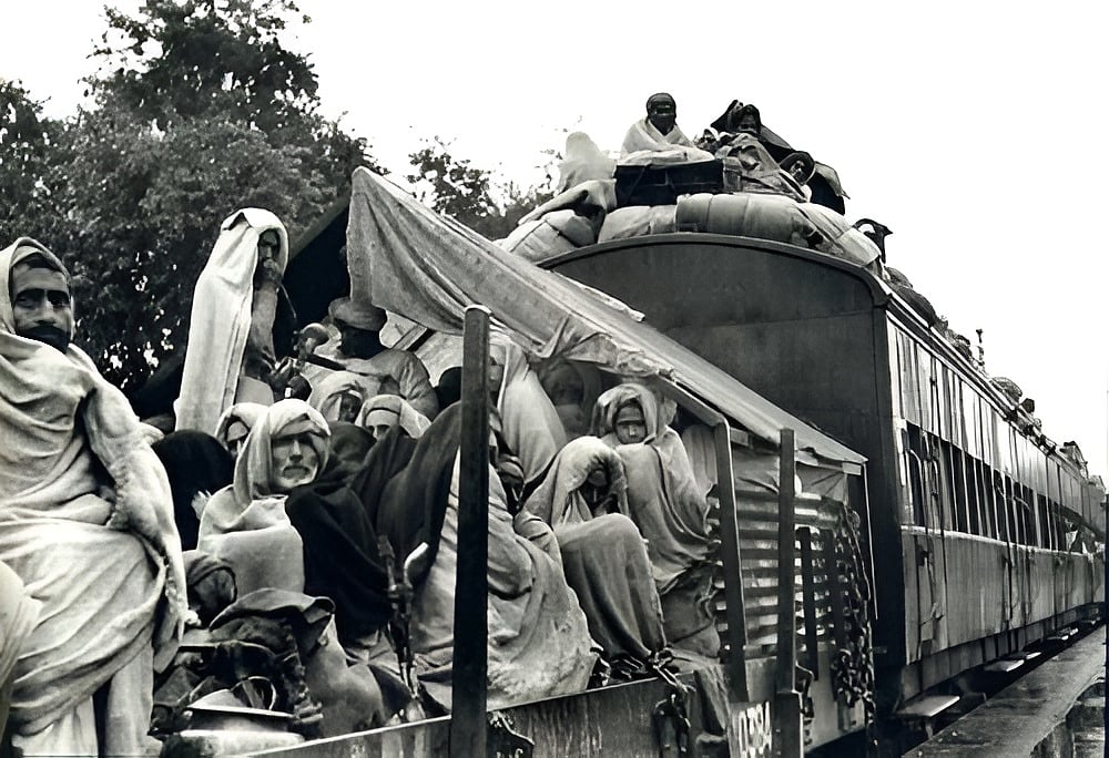 Wikimedia Commons : Representational Image: A refugee train, Punjab, 1947