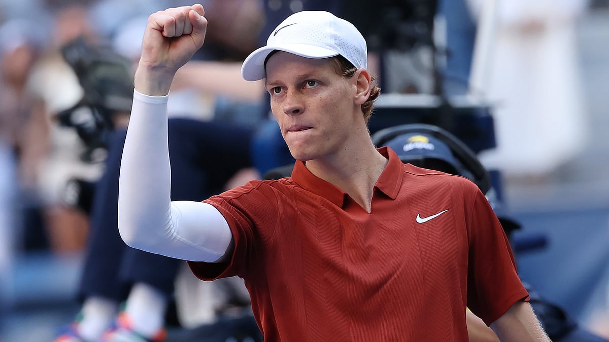 Jannik Sinner celebrates after sealing his win over Denis Shapovalov at the US Open 2025.