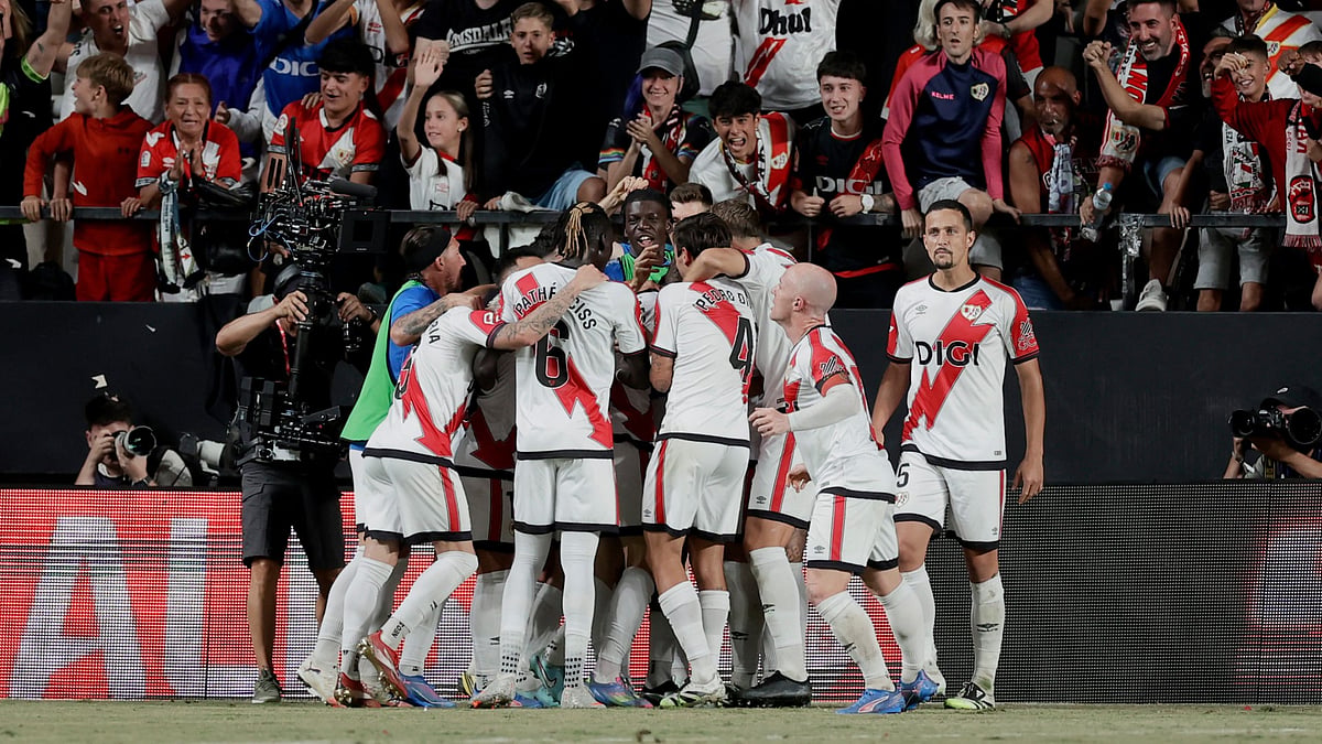 Rayo Vallecano celebrate draw with Barcelona.
