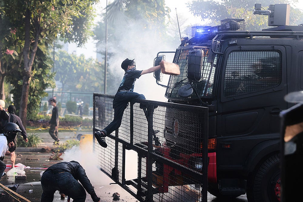 | Photo: AP/Trisnadi : Indonesia Protests