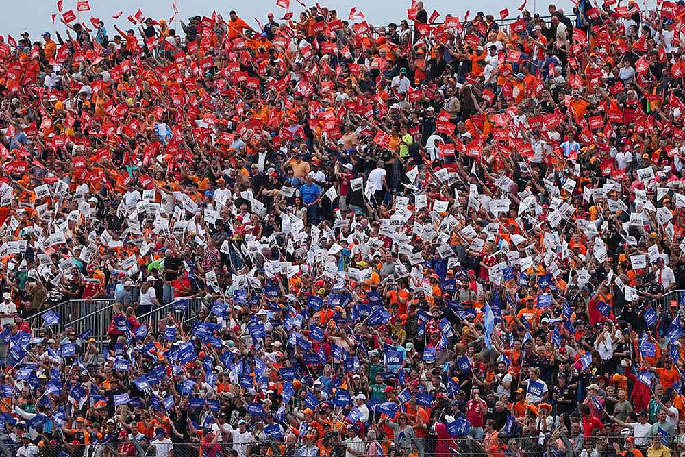 2025 Dutch Formula 1 Grand Prix Auto racing photos_Fans for a Dutch flag colors