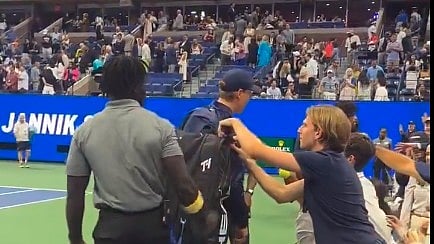 X/olly_tennis_ : US Open: Fan Caught Trying To Unzip Jannik Sinner's Bag After Round Of 16 Victory