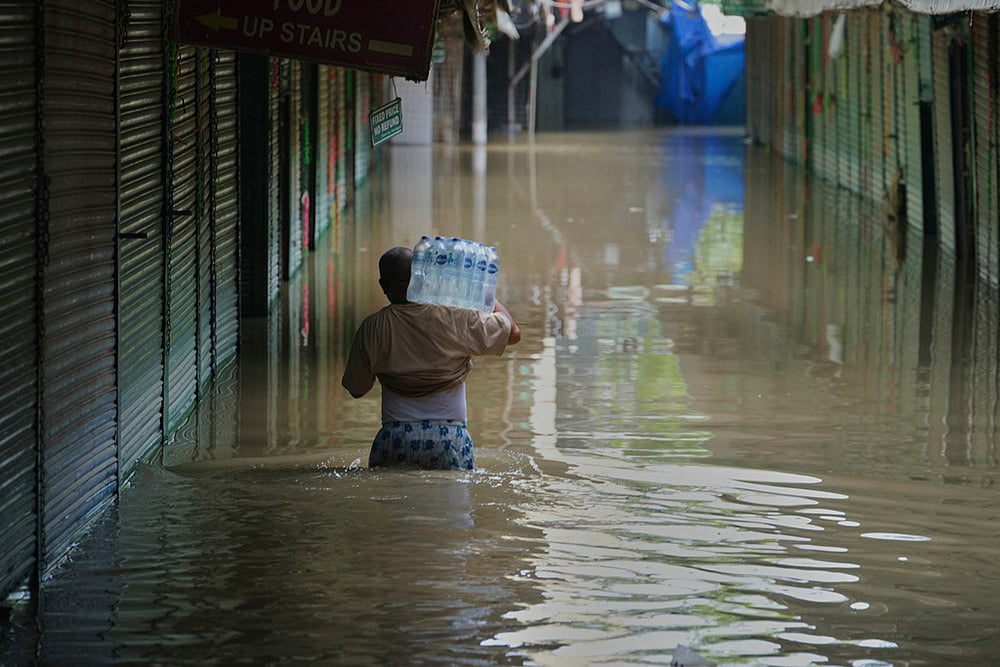 | Photo: AP/Manish Swarup : Flood in Delhi