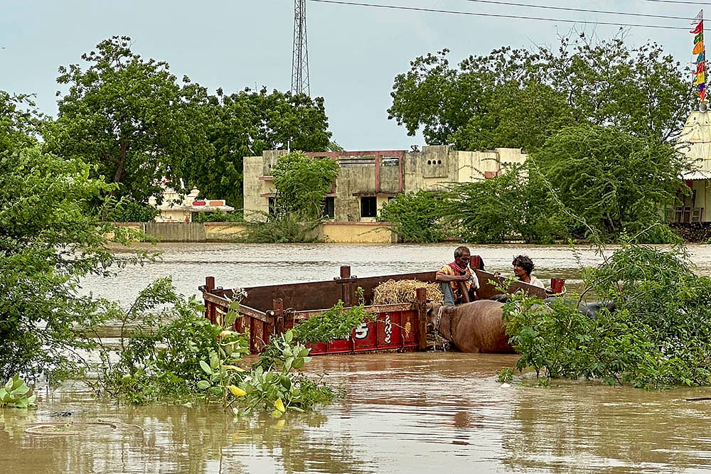 Weather: Rain in Kheda