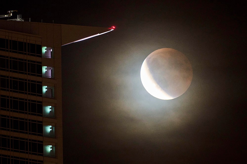 Lunar Eclipse September 2025 Blood Moon photos_Germany  Lunar Eclipse 2025