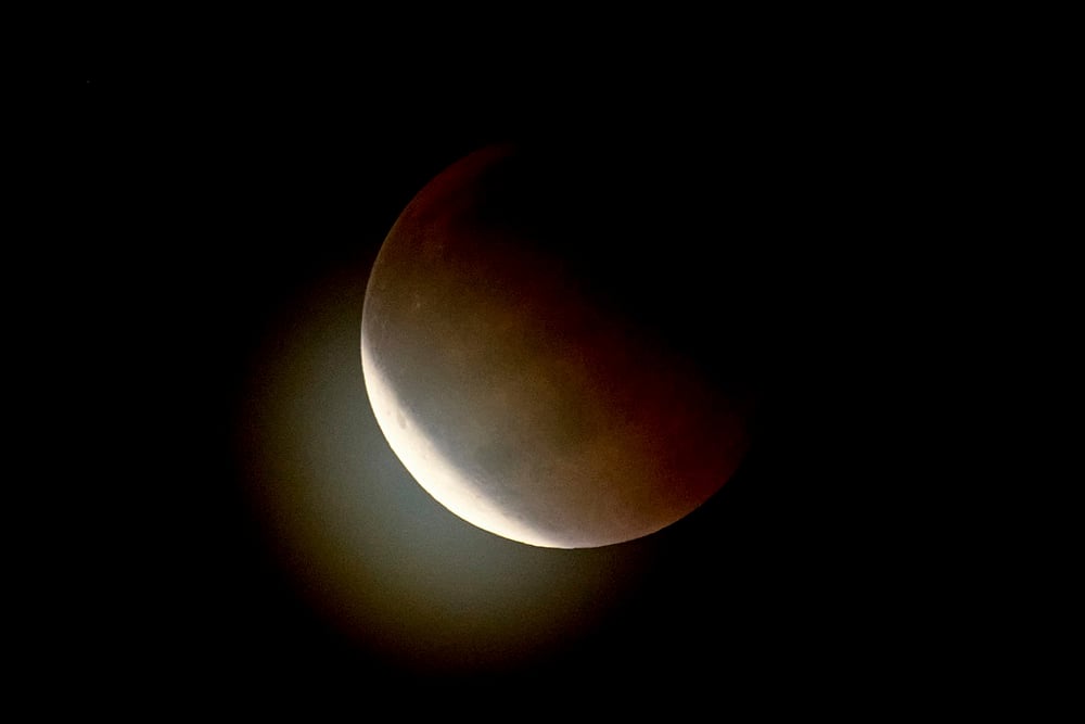 Lunar Eclipse September 2025 Blood Moon photos_Italy Lunar Eclipse 2025