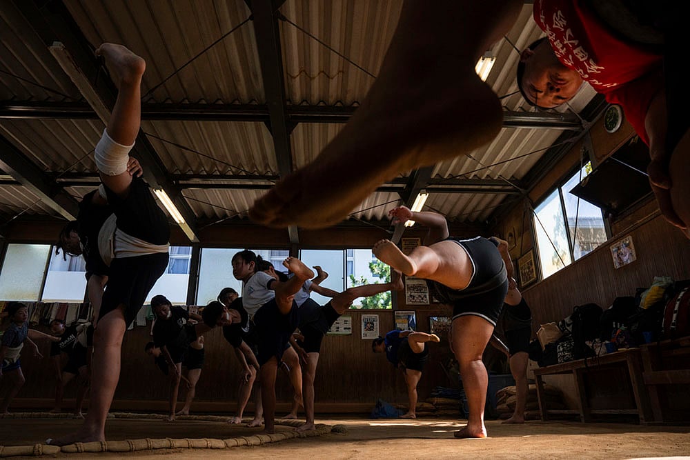 Japan Womens Sumo Photo Gallery_sumo camp in Tottori Johoku High School in Tottori_5