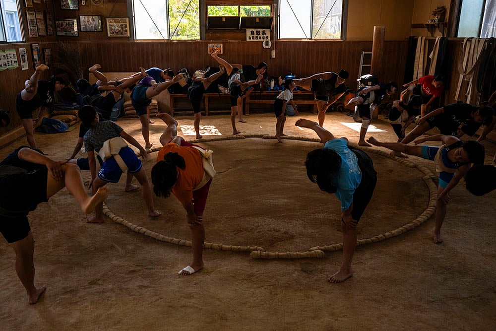 Japan Womens Sumo Photo Gallery_sumo camp in Tottori Johoku High School in Tottori_2