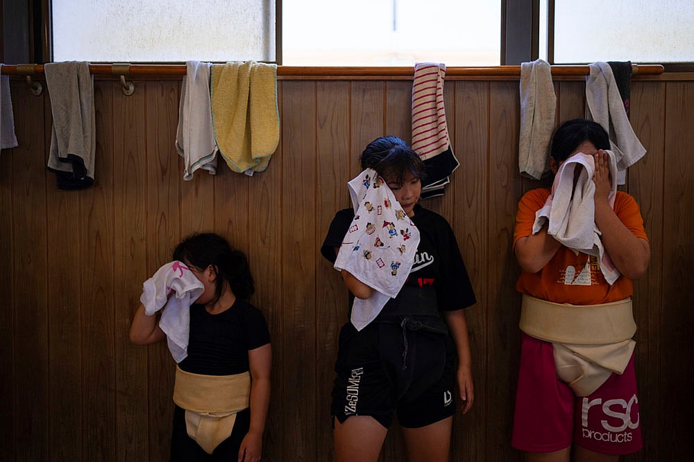 Japan Womens Sumo Photo Gallery_sumo camp in Tottori Johoku High School in Tottori_10