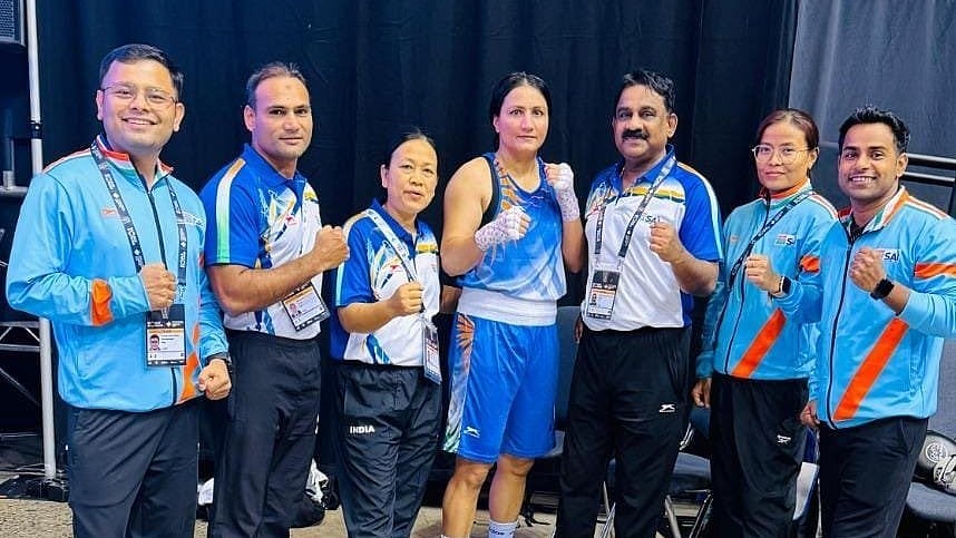 X/mansukhmandviya : Jaismine, Nupur & Pooja Rani posing with their respective medals.