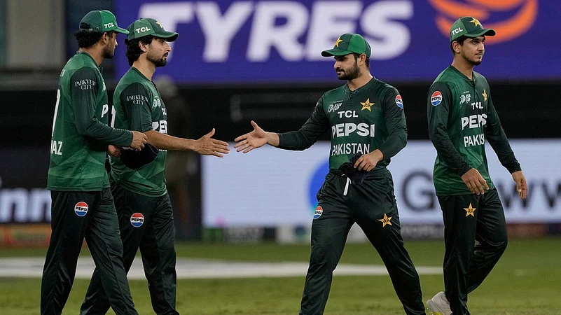 India Pakistan No Handshake Controversy Asia Cup PCB Doubles Down On Pycroft Removal Demand Report