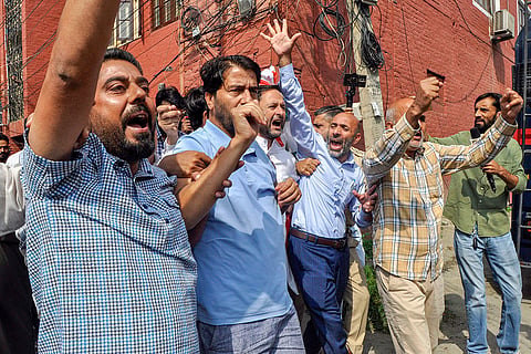 Protest against Srinagar-Jammu highway closure