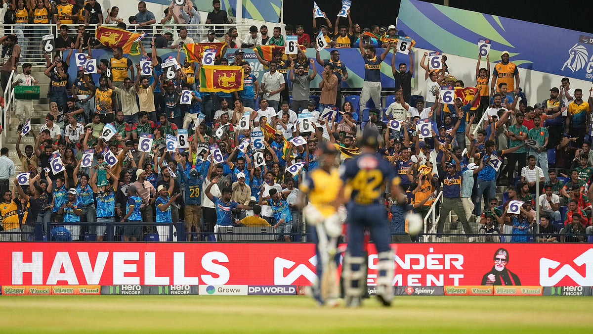 | Photo: AP/Altaf Qadri : Sri Lanka's fans cheer on after Sri Lanka's Kamil Mishara hit a six during the Asia Cup cricket match between Bangladesh and Sri Lanka at Zayed Cricket Stadium in Abu Dhabi, United Arab Emirates, Saturday, Sept. 13, 2025.