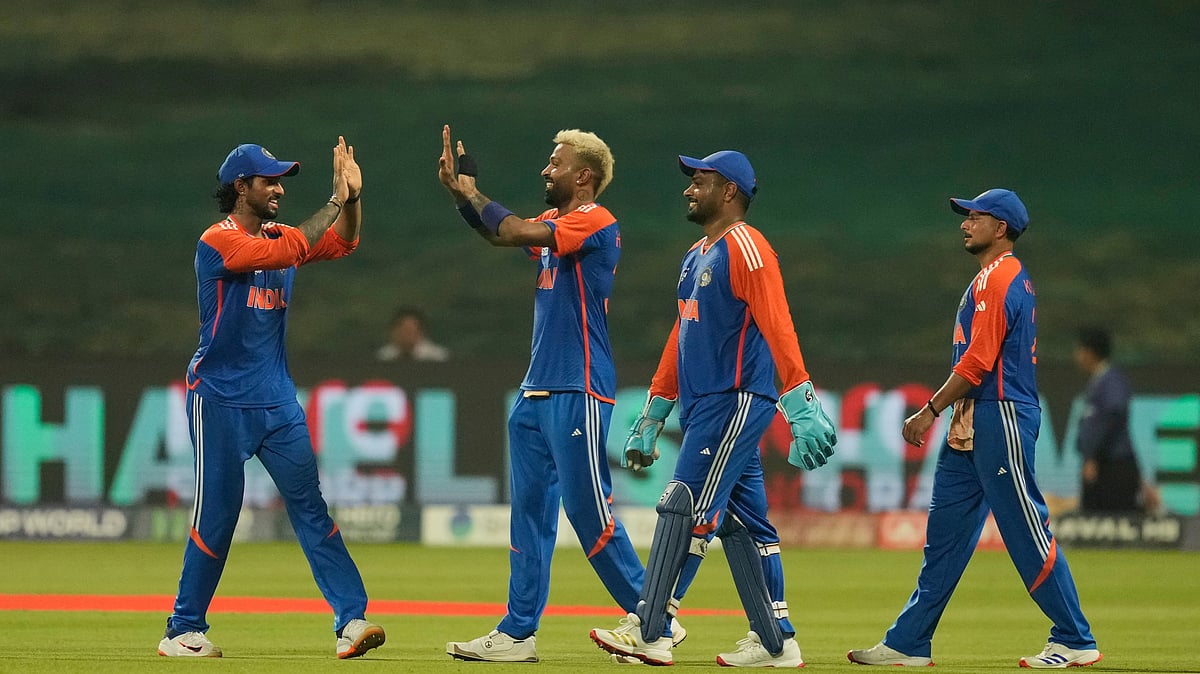 (AP Photo/Altaf Qadri) : India's Hardik Pandya, second left, celebrates with teammates after the dismissal of Oman's Aamir Kaleem during the Asia Cup cricket match between India and Oman at Zayed Cricket Stadium in Abu Dhabi, United Arab Emirates, Friday, Sept. 19, 2025.