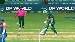 X/ BCCI : Mohammad Nawaz Brain Fade Run Out After Failing To Ground Bat Against India In Asia Cup 2025 Super 4 Match, Watch Video