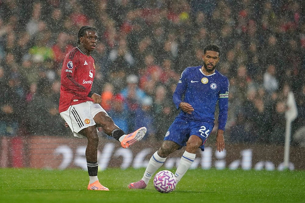 English Premier League 2025-26 Manchester United vs Chelsea EPL Soccer photos: Patrick Dorgu