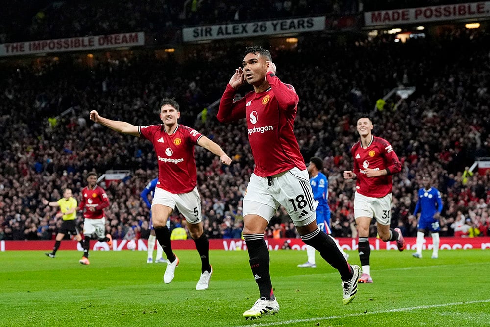 English Premier League 2025-26 Manchester United vs Chelsea EPL Soccer photos: Casemiro 