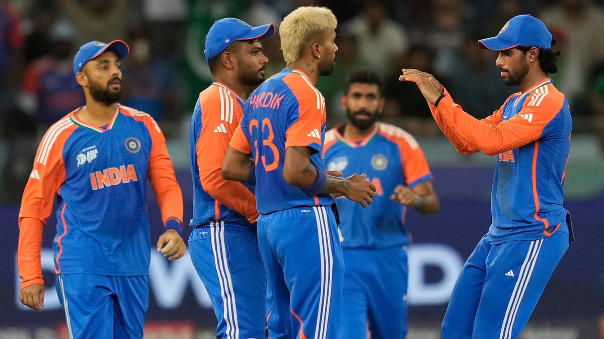 | Photo: AP/Altaf Qadri : India's Hardik Pandya, centre, celebrates with teammates the wicket of Pakistan's Fakhar Zaman during the Asia Cup cricket match between India and Pakistan at Dubai International Cricket Stadium in Dubai, United Arab Emirates, Sunday, Sept. 21, 2025.