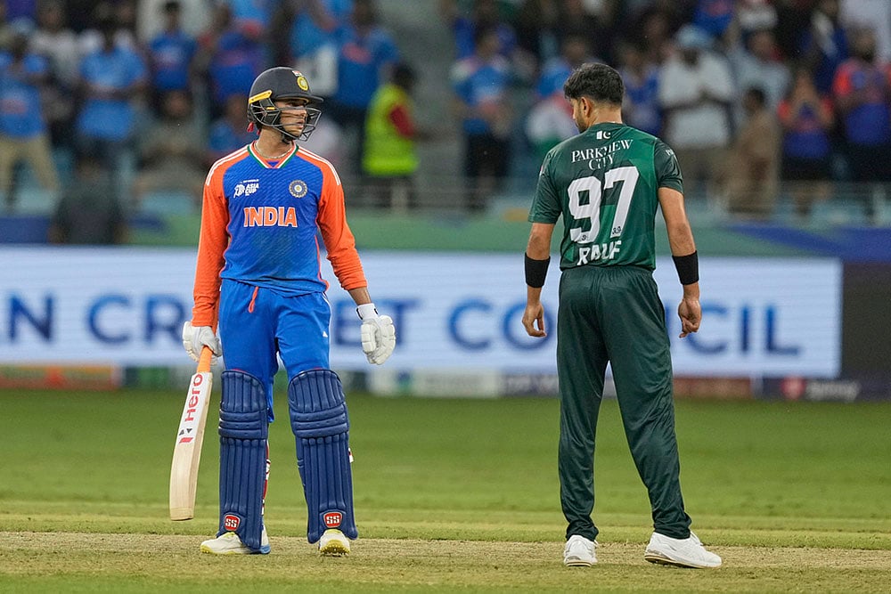 Asia Cup 2025 t20 Cricket Super Four match India vs Pakistan photo_Abhishek Sharma, Haris Rauf 
