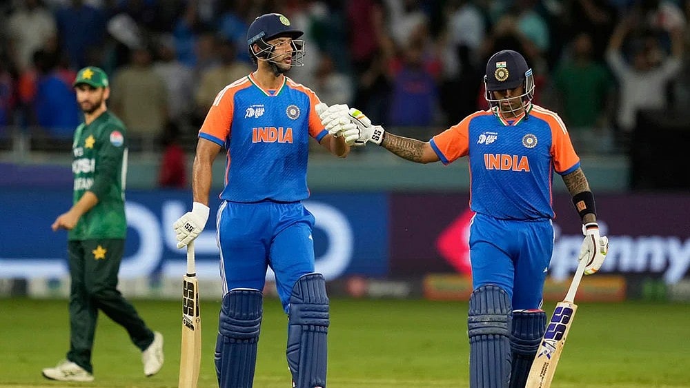 | Photo: AP/Altaf Qadri : Following India’s seven-wicket win in their previous encounter, this game promises intense battles both on and off the field.