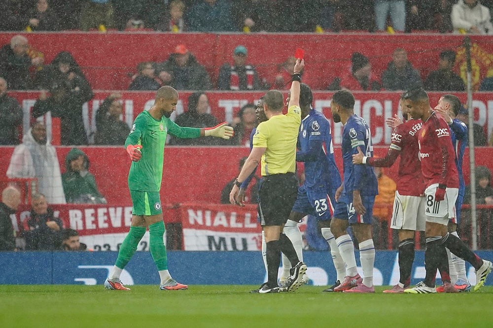 English Premier League 2025-26 Manchester United vs Chelsea EPL Soccer photos: Robert Sanchez