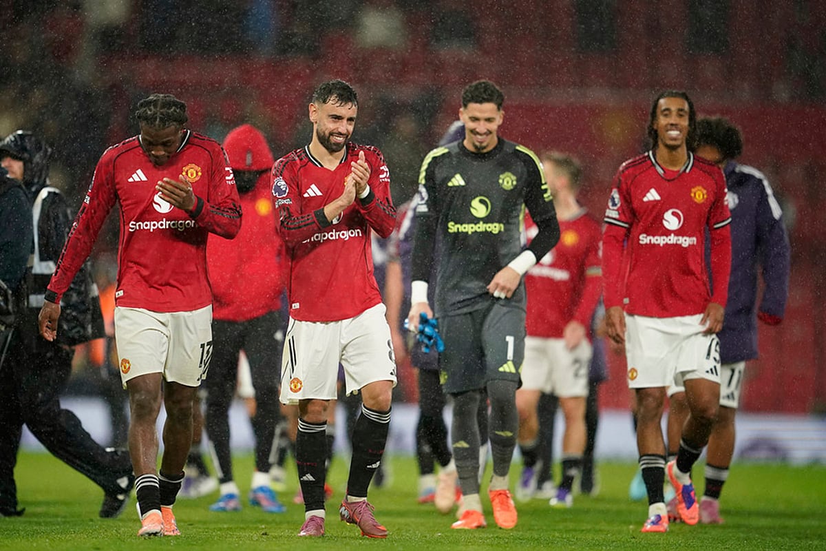 English Premier League 2025-26 Manchester United vs Chelsea EPL Soccer photos: Bruno Fernandes
