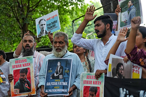 Gulfisha Fatima's father Tasneef Hussain at the JNUSU Protest, Jantar Mantar