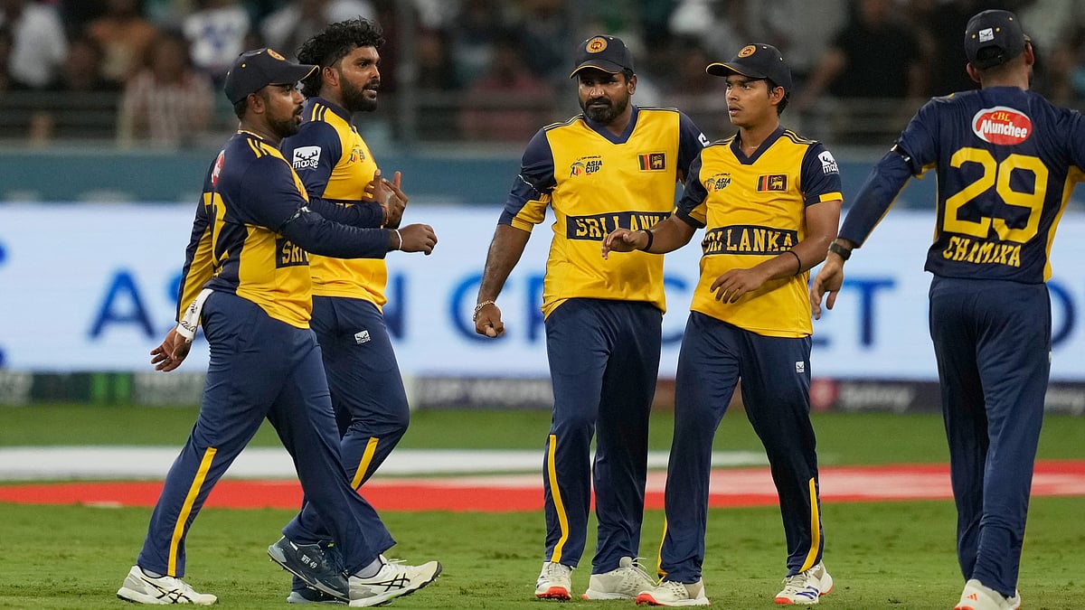 | Photo: AP/Altaf Qadri : Sri Lanka's Wanindu Hasaranga, second left, celebrates with teammates after the dismissal of Bangladesh's Saif Hassan during the Asia Cup cricket match between Bangladesh and Sri Lanka at Dubai International Cricket Stadium in Dubai, United Arab Emirates, Saturday, Sept. 20, 2025. 