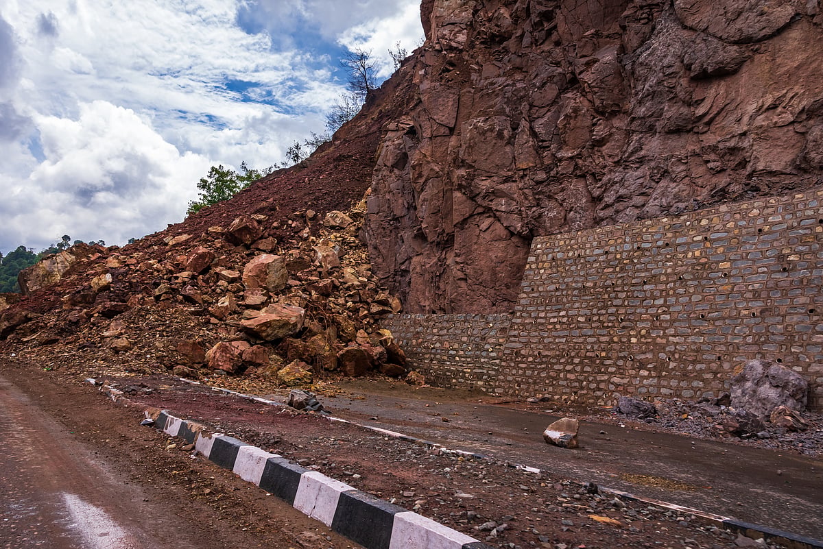 Shutterstock : Shimla-Parwanoo route: Court raps NHAI over unsafe road conditions