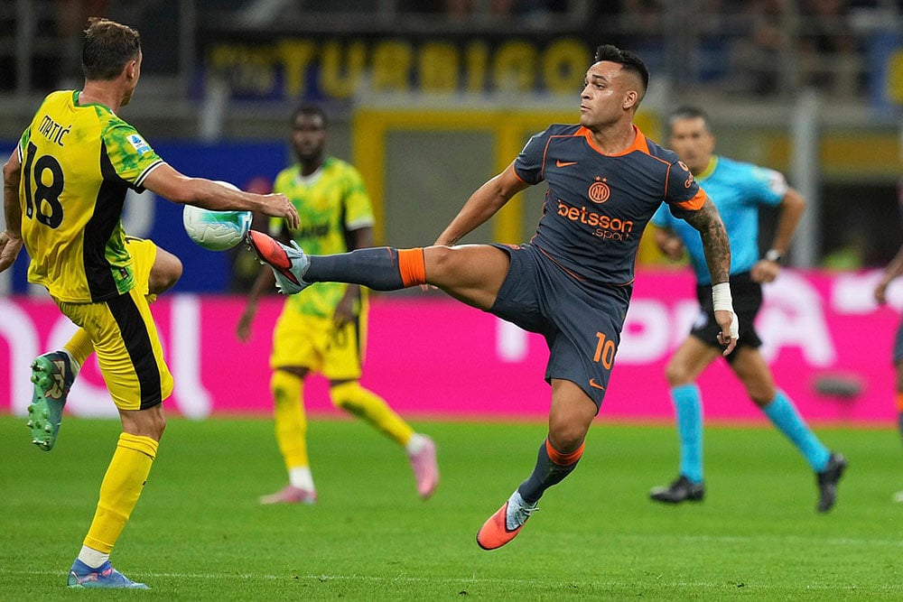 Italy soccer Serie A 2025-26 soccer match Inter Milan Vs Sassuolo_Lautaro Martinez 